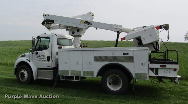 image for item DD8435 2007 Freightliner M2 106 bucket truck