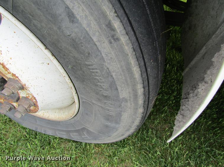 image for item DD8435 2007 Freightliner M2 106 bucket truck