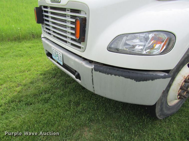 image for item DD8435 2007 Freightliner M2 106 bucket truck