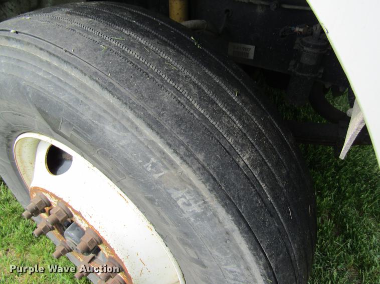 image for item DD8435 2007 Freightliner M2 106 bucket truck