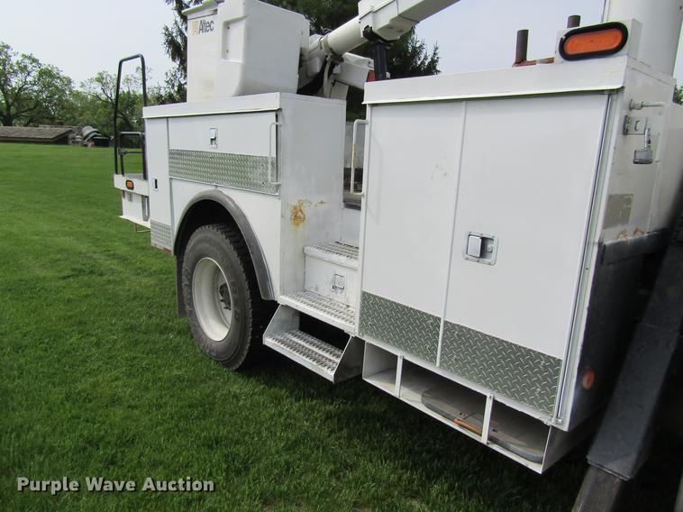 image for item DD8435 2007 Freightliner M2 106 bucket truck