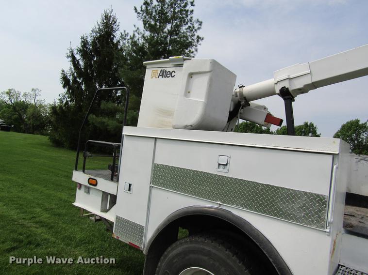 image for item DD8435 2007 Freightliner M2 106 bucket truck