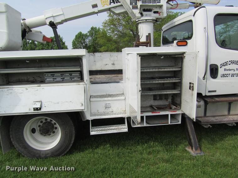 image for item DD8435 2007 Freightliner M2 106 bucket truck