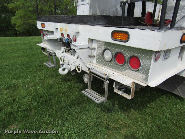 image for item DD8435 2007 Freightliner M2 106 bucket truck