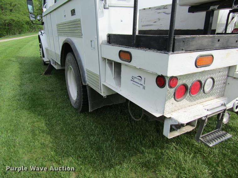 image for item DD8435 2007 Freightliner M2 106 bucket truck