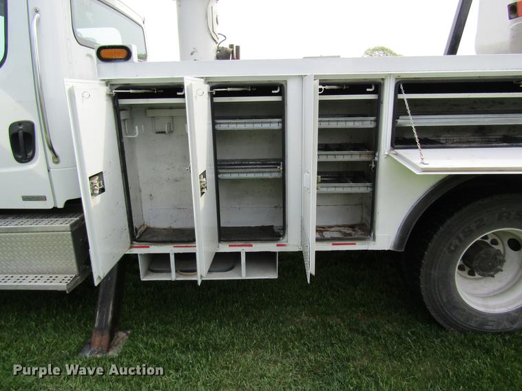 image for item DD8435 2007 Freightliner M2 106 bucket truck