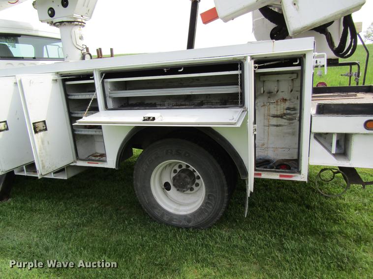 image for item DD8435 2007 Freightliner M2 106 bucket truck