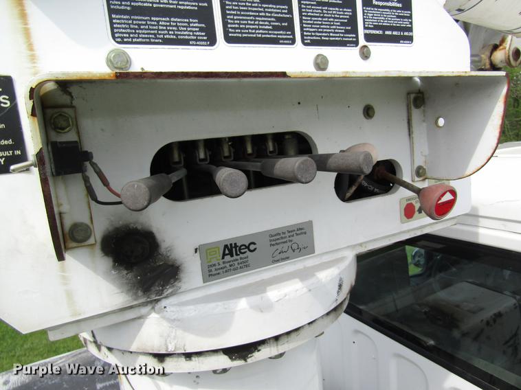 image for item DD8435 2007 Freightliner M2 106 bucket truck