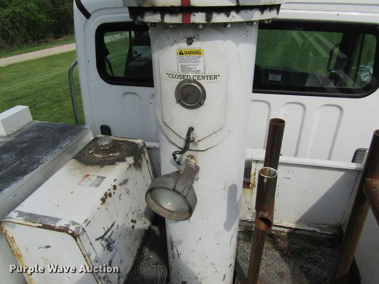 image for item DD8435 2007 Freightliner M2 106 bucket truck