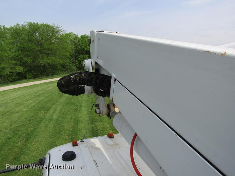 image for item DD8435 2007 Freightliner M2 106 bucket truck