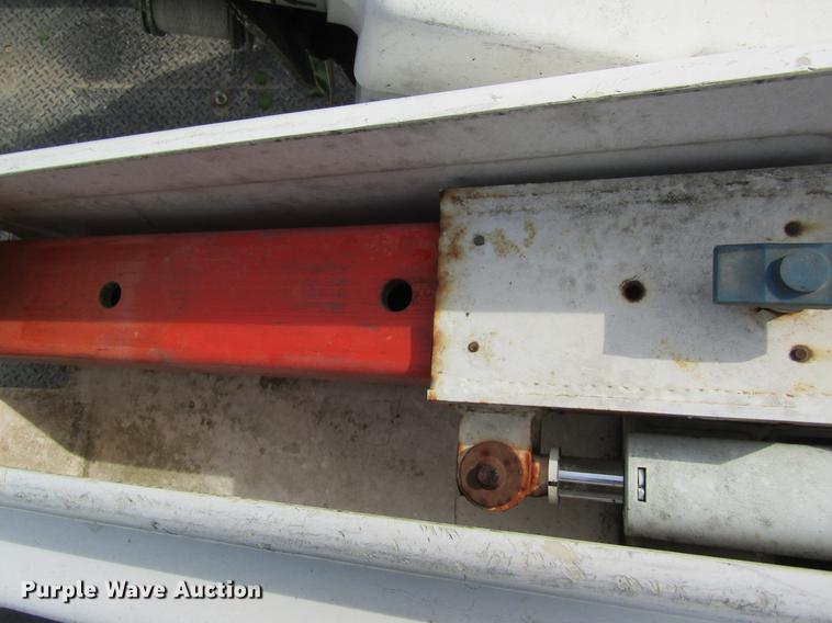 image for item DD8435 2007 Freightliner M2 106 bucket truck