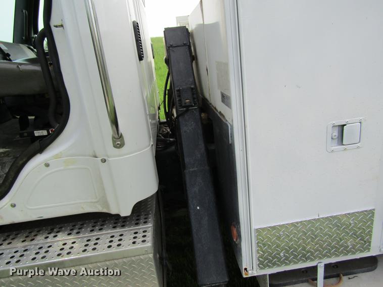 image for item DD8435 2007 Freightliner M2 106 bucket truck