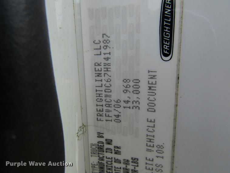 image for item DD8435 2007 Freightliner M2 106 bucket truck