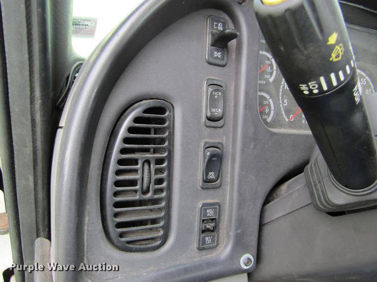 image for item DD8435 2007 Freightliner M2 106 bucket truck