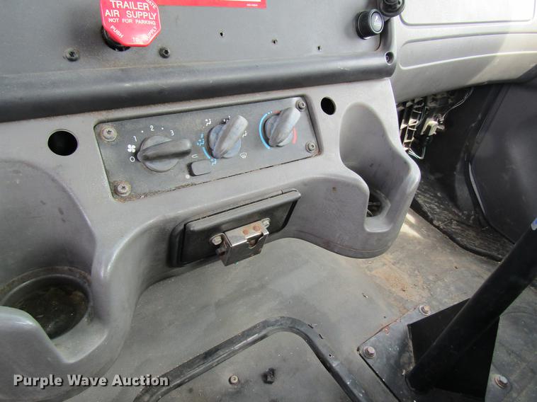 image for item DD8435 2007 Freightliner M2 106 bucket truck