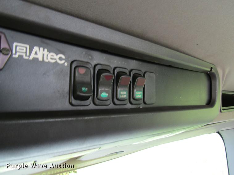 image for item DD8435 2007 Freightliner M2 106 bucket truck