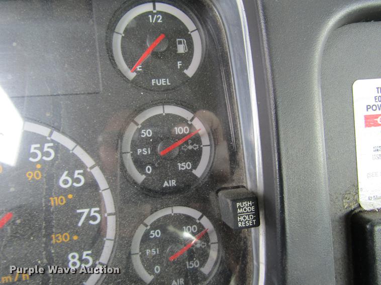 image for item DD8435 2007 Freightliner M2 106 bucket truck