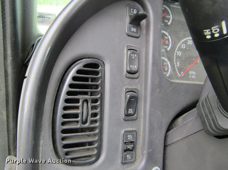 image for item DD8435 2007 Freightliner M2 106 bucket truck