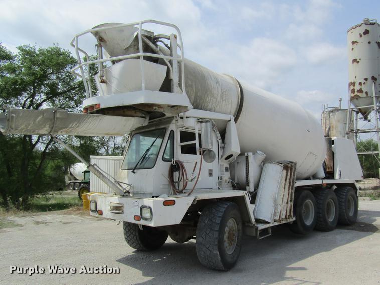 image for item DD8436 1999 Oshkosh S2146 ready mix truck