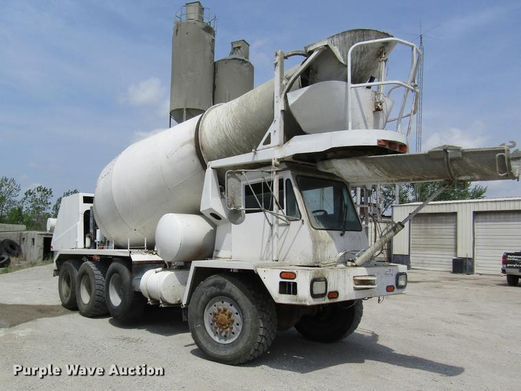 image for item DD8436 1999 Oshkosh S2146 ready mix truck