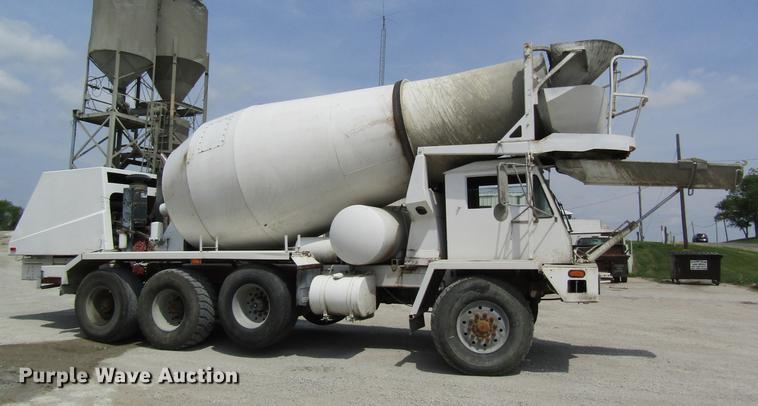 image for item DD8436 1999 Oshkosh S2146 ready mix truck