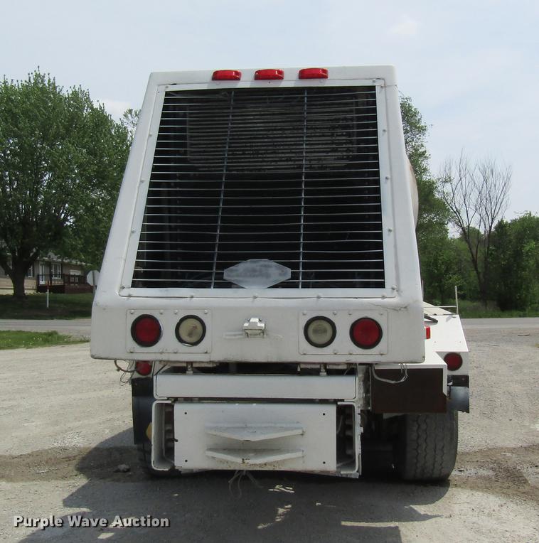 image for item DD8436 1999 Oshkosh S2146 ready mix truck