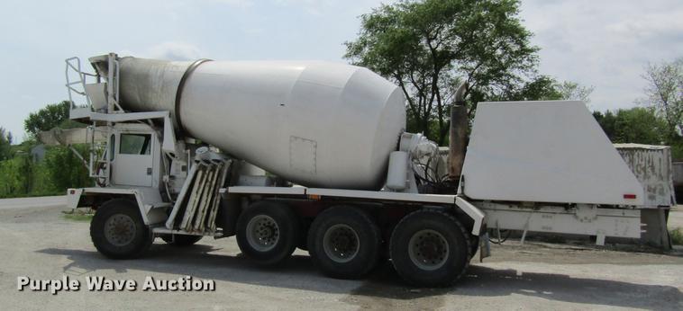 image for item DD8436 1999 Oshkosh S2146 ready mix truck