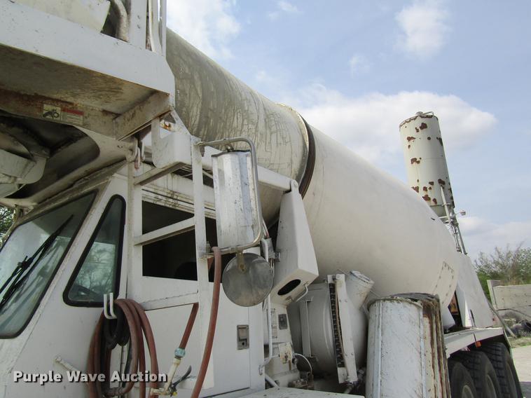 image for item DD8436 1999 Oshkosh S2146 ready mix truck