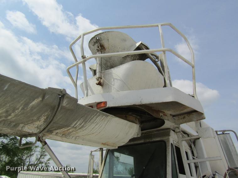 image for item DD8436 1999 Oshkosh S2146 ready mix truck