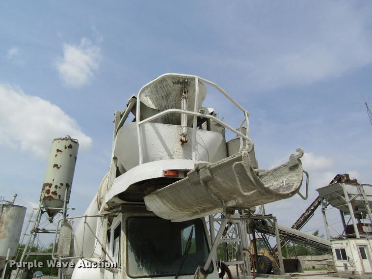 image for item DD8436 1999 Oshkosh S2146 ready mix truck