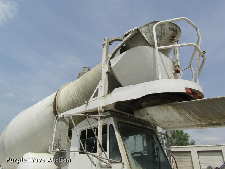 image for item DD8436 1999 Oshkosh S2146 ready mix truck