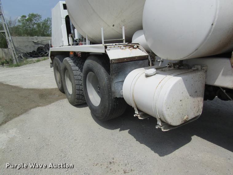 image for item DD8436 1999 Oshkosh S2146 ready mix truck