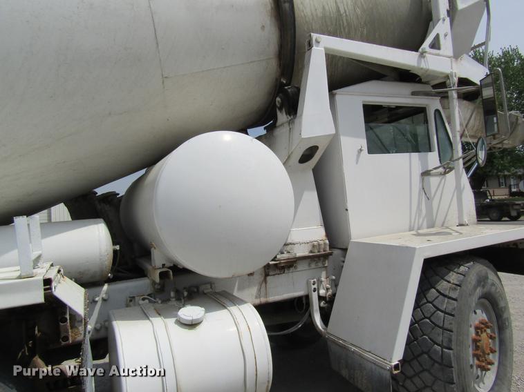 image for item DD8436 1999 Oshkosh S2146 ready mix truck