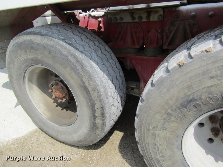 image for item DD8436 1999 Oshkosh S2146 ready mix truck