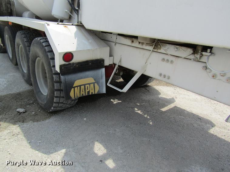 image for item DD8436 1999 Oshkosh S2146 ready mix truck