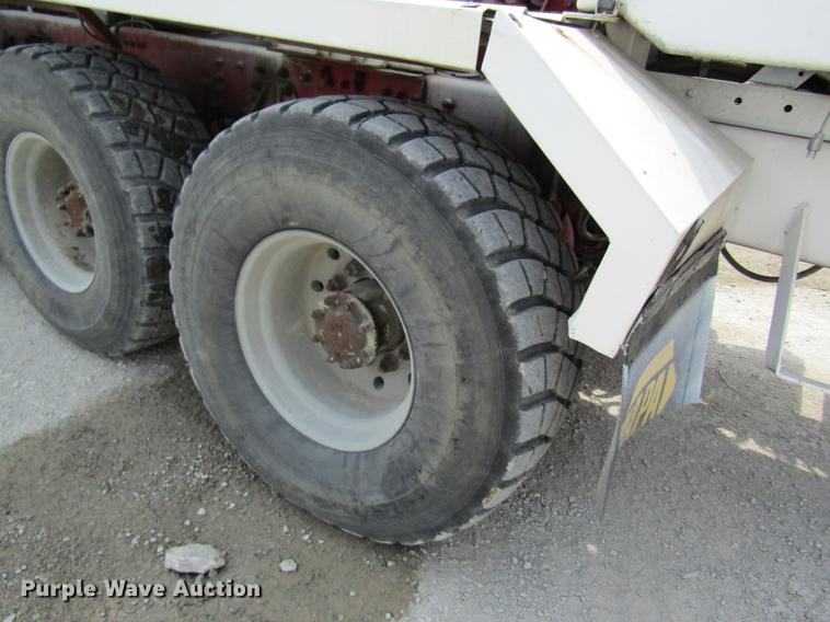 image for item DD8436 1999 Oshkosh S2146 ready mix truck