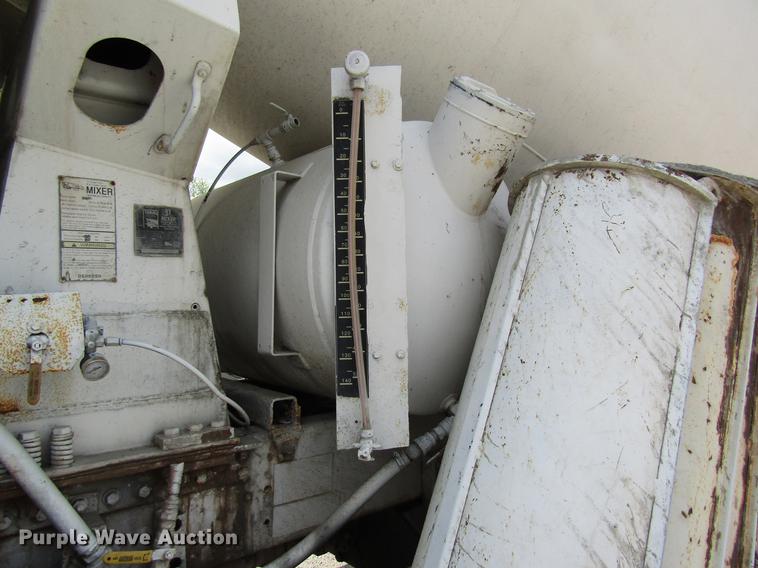 image for item DD8436 1999 Oshkosh S2146 ready mix truck