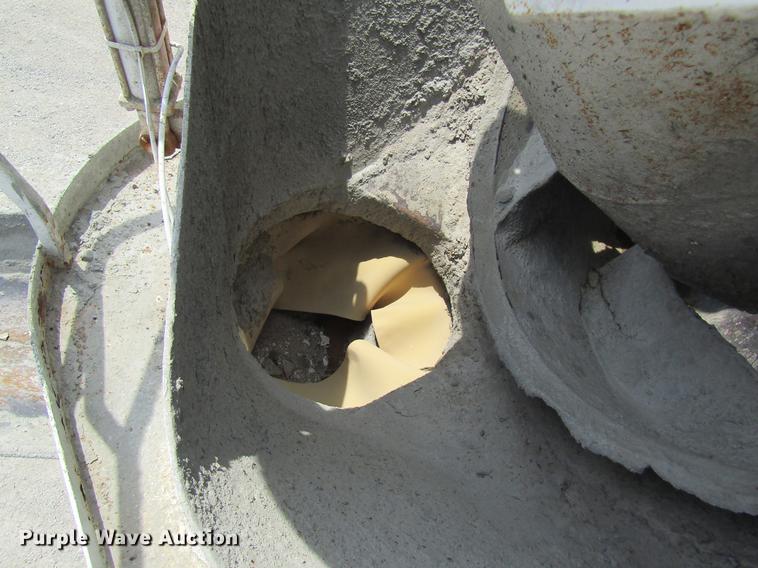 image for item DD8436 1999 Oshkosh S2146 ready mix truck