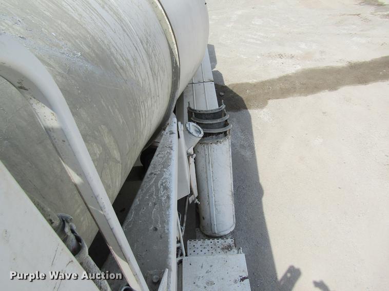 image for item DD8436 1999 Oshkosh S2146 ready mix truck