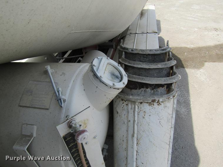 image for item DD8436 1999 Oshkosh S2146 ready mix truck