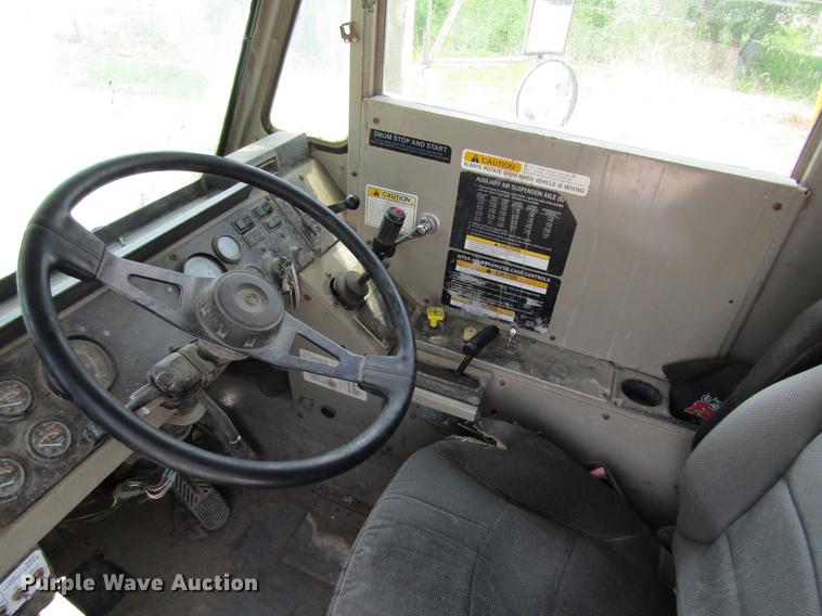 image for item DD8436 1999 Oshkosh S2146 ready mix truck