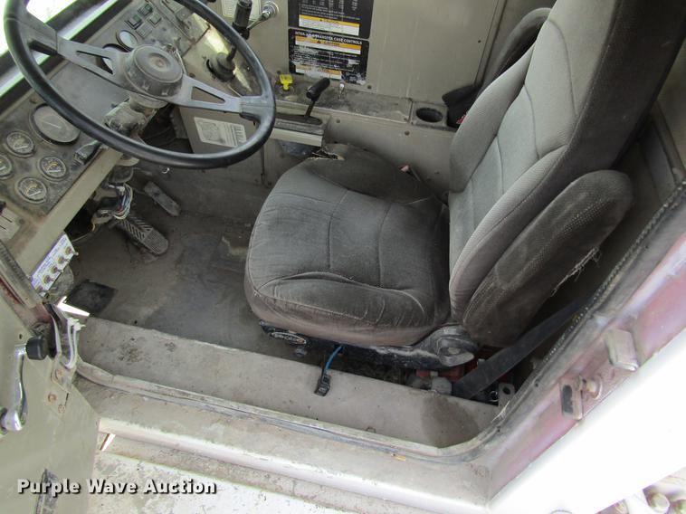 image for item DD8436 1999 Oshkosh S2146 ready mix truck