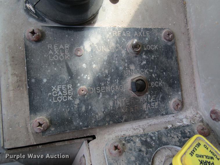 image for item DD8436 1999 Oshkosh S2146 ready mix truck