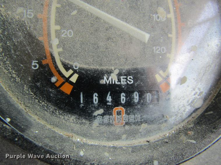 image for item DD8436 1999 Oshkosh S2146 ready mix truck