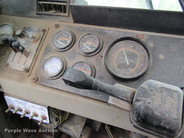 image for item DD8436 1999 Oshkosh S2146 ready mix truck