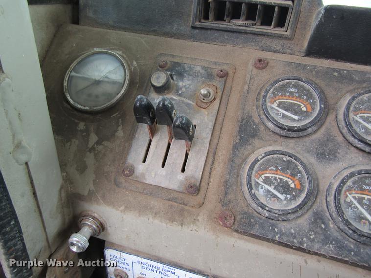 image for item DD8436 1999 Oshkosh S2146 ready mix truck