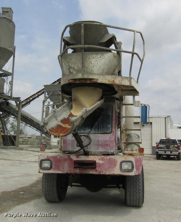 image for item DD8437 1999 Oshkosh S2146 ready mix truck