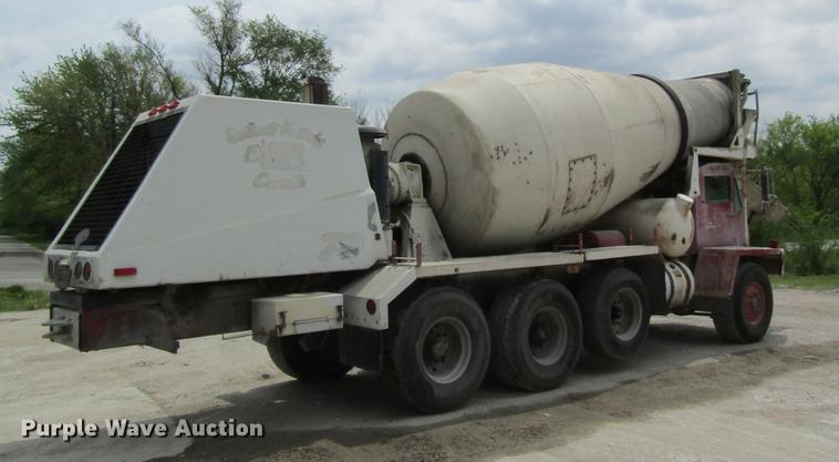 image for item DD8437 1999 Oshkosh S2146 ready mix truck