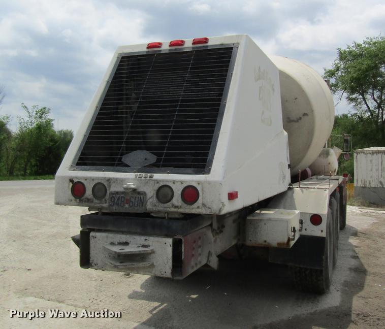 image for item DD8437 1999 Oshkosh S2146 ready mix truck