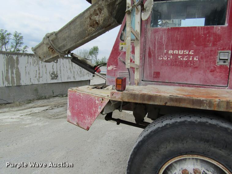 image for item DD8437 1999 Oshkosh S2146 ready mix truck